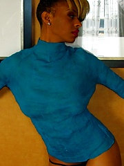 Meet Kadi and her beautiful gorgeous black body