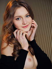 Elegant, sultry, and ultra sexy Linessa debuts in Metart